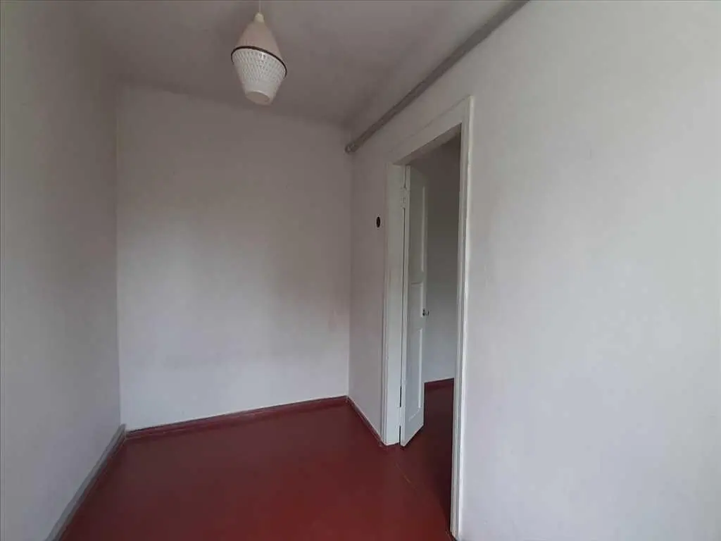 Гарна двокімнатна квартира за містом.  