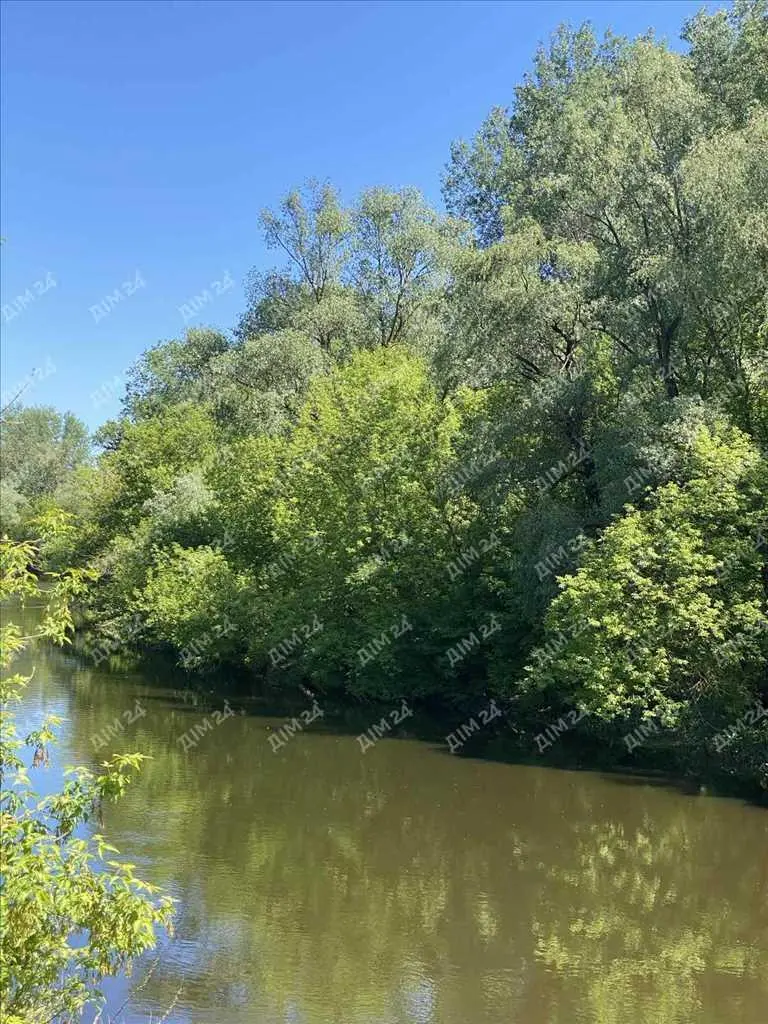 Мальовнича ділянка в Нижніх Млинах.