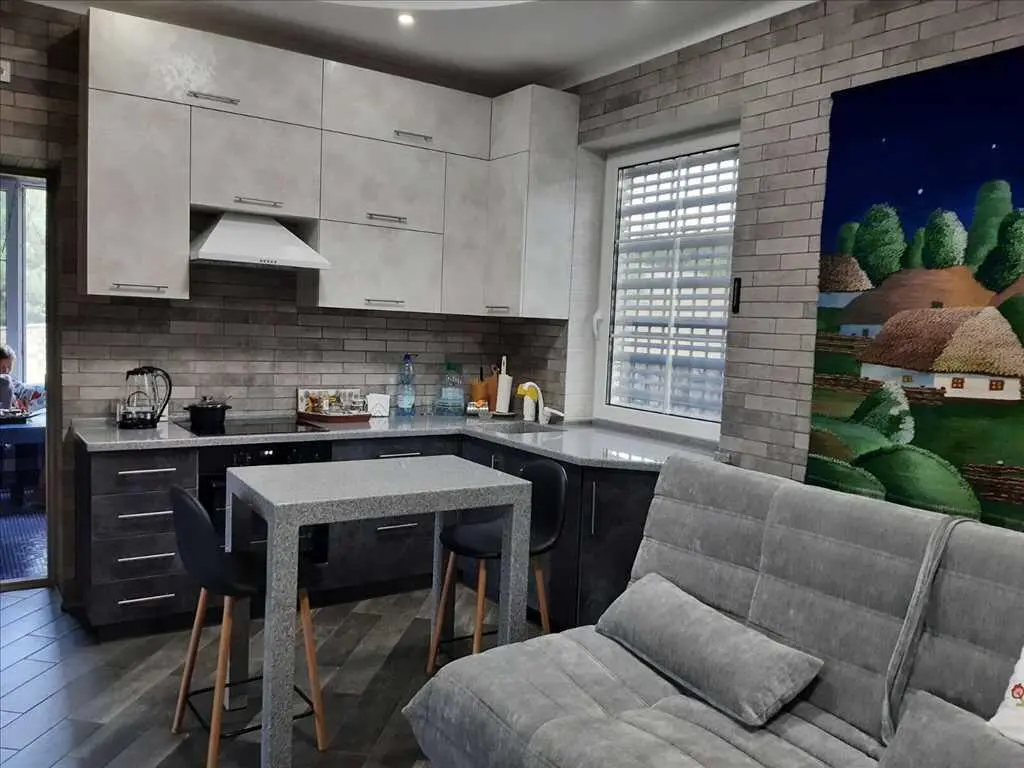 Дім у сосновому лісі