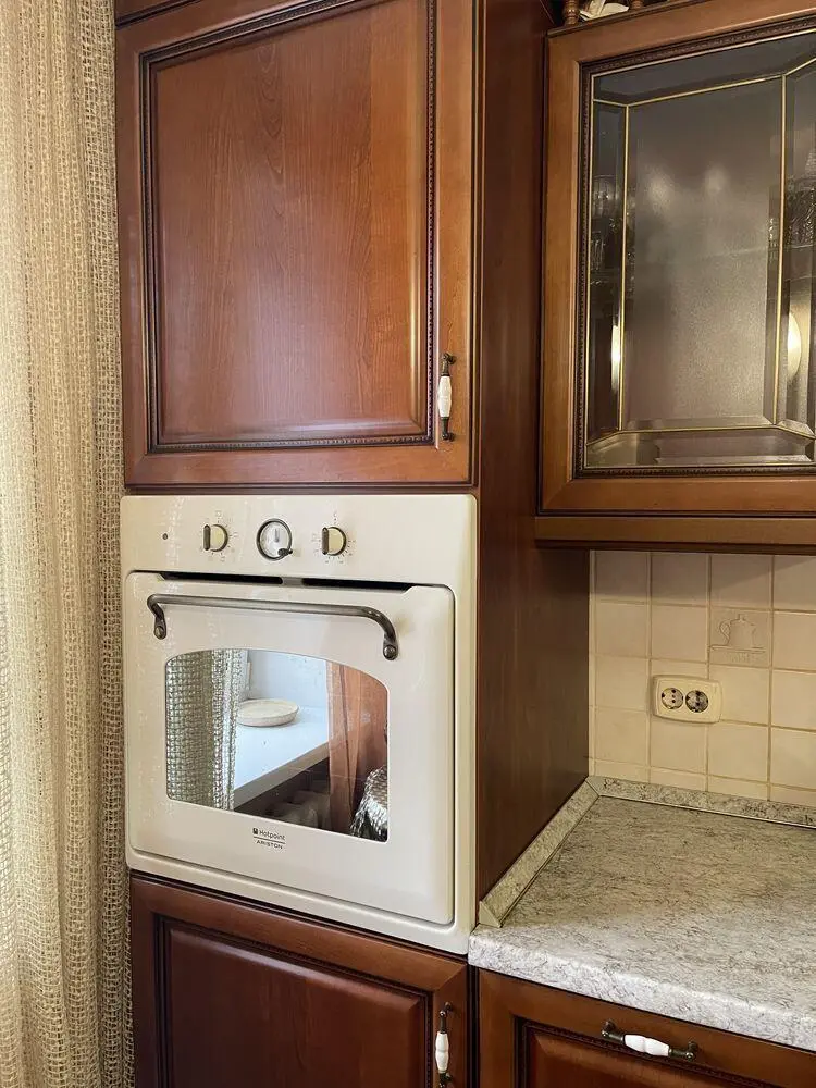 3 кімнатна квартира в гарному стані. Меблі та техніка в подарунок! 