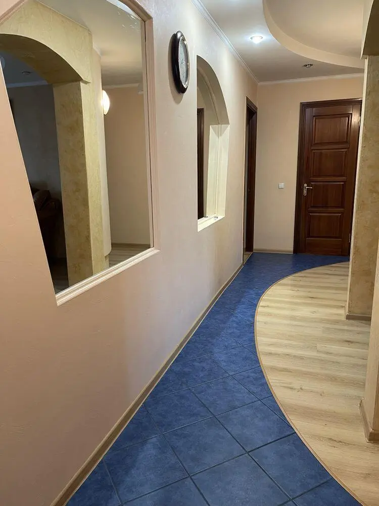 3 кімнатна квартира в гарному стані. Меблі та техніка в подарунок! 