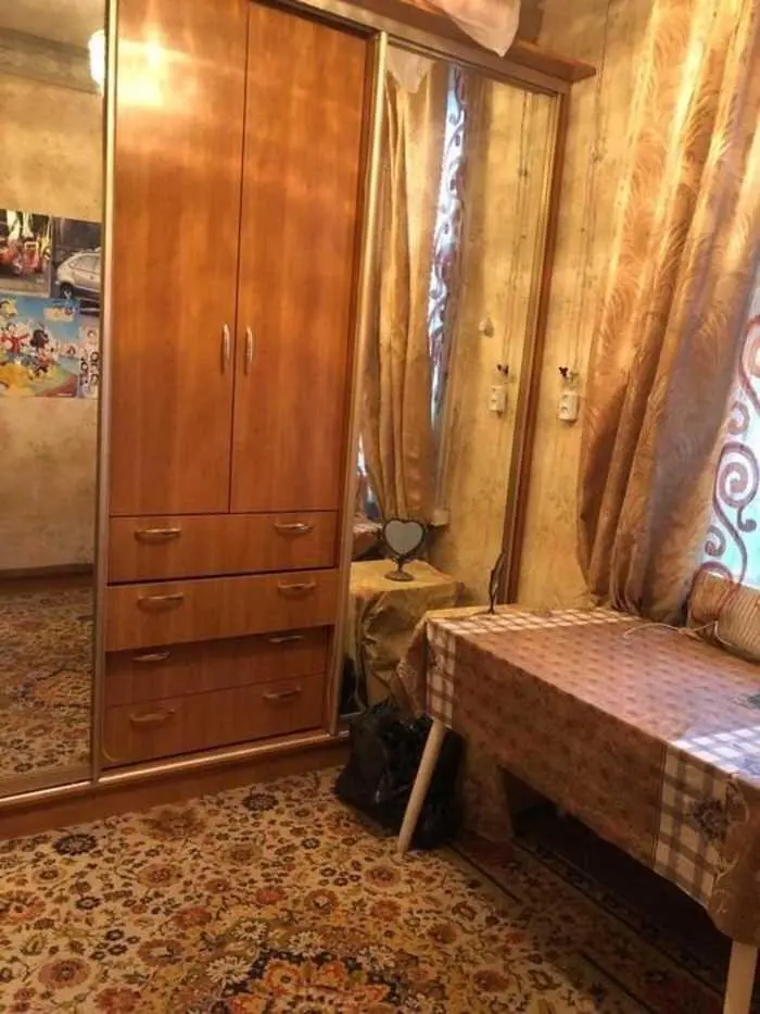 Частина будинку, але з великою площею. 