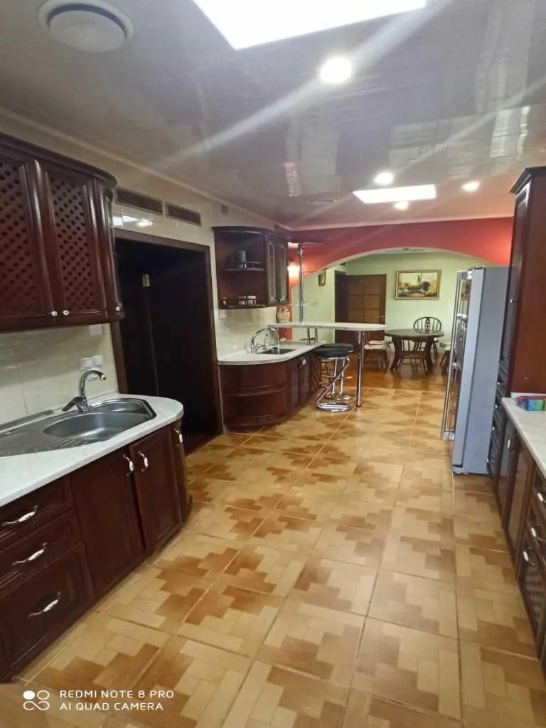 Простора квартира в центрі міста.