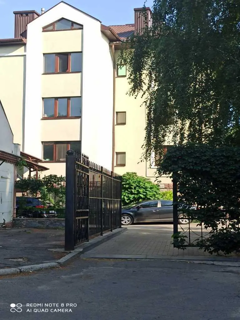 Простора квартира в центрі міста.