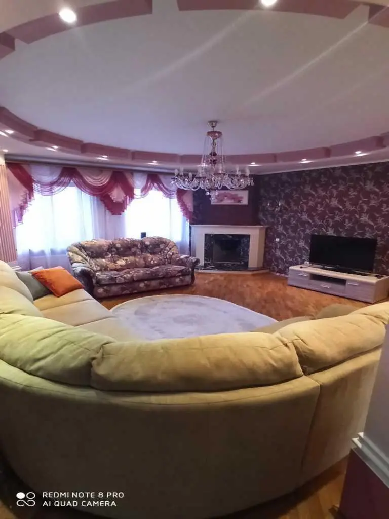 Простора квартира в центрі міста.