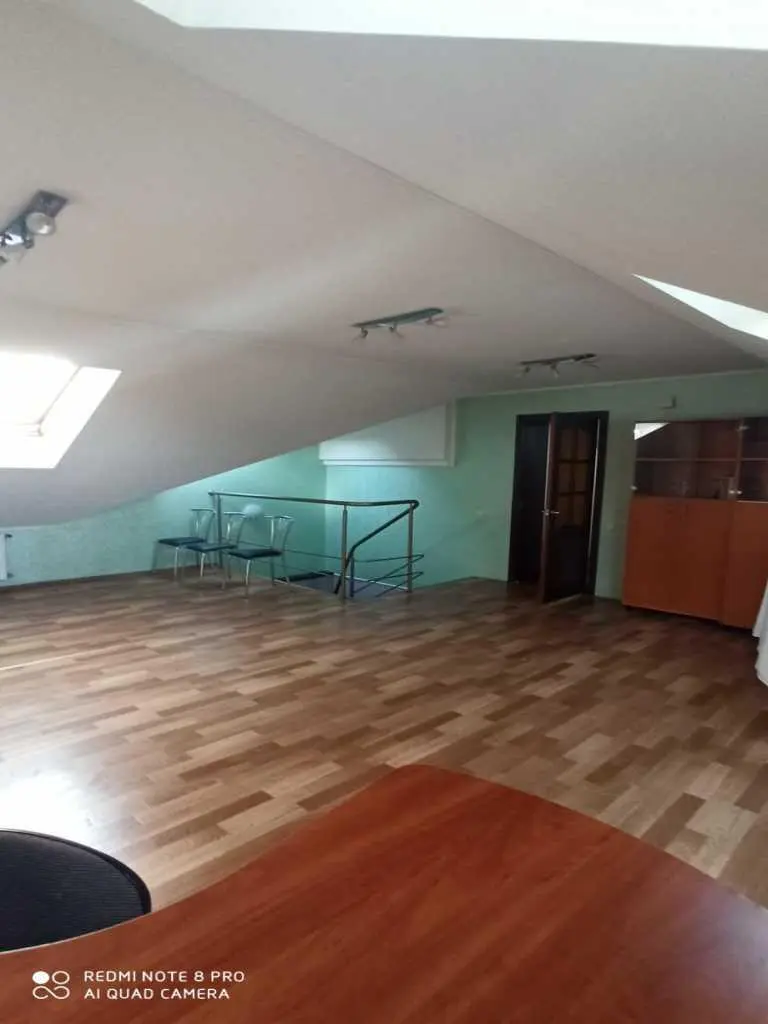 Простора квартира в центрі міста.