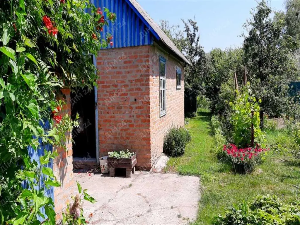 Будинок на 2 входа в передмісті