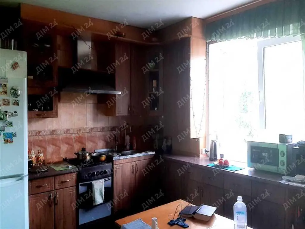 Будинок на 2 входа в передмісті