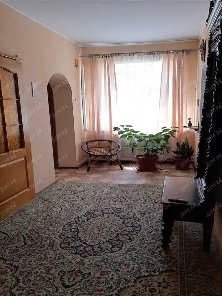 Будинок на 2 входа в передмісті