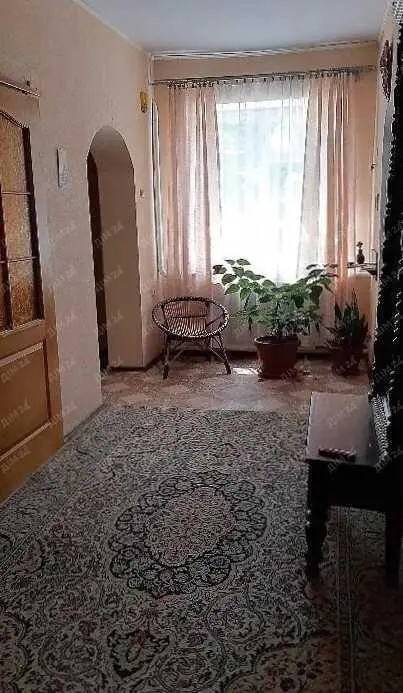 Будинок на 2 входа в передмісті