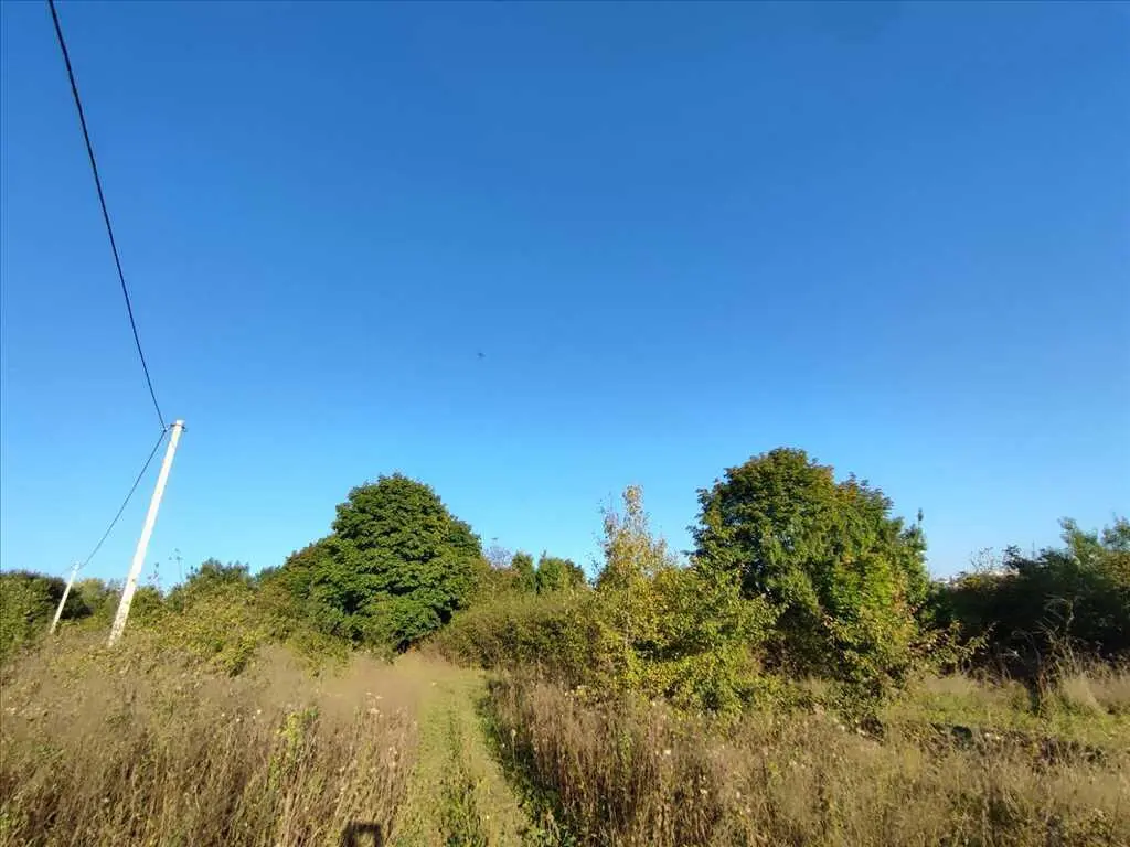 Ділянка в елітному мікрорайоні!