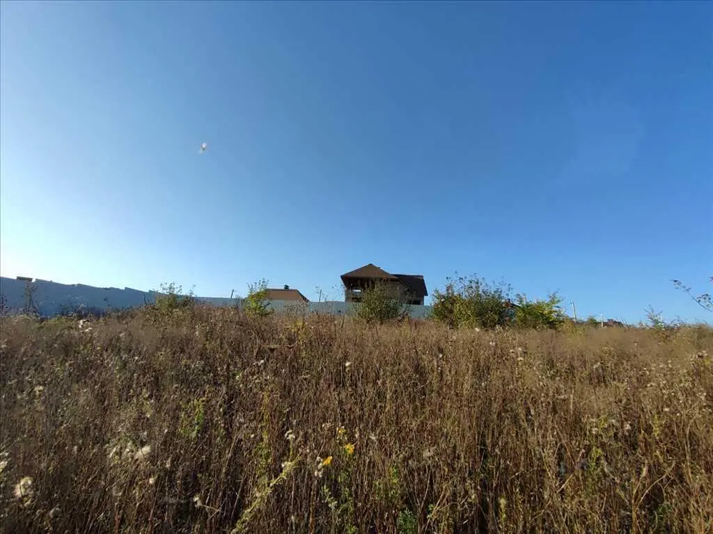 Ділянка в елітному мікрорайоні!