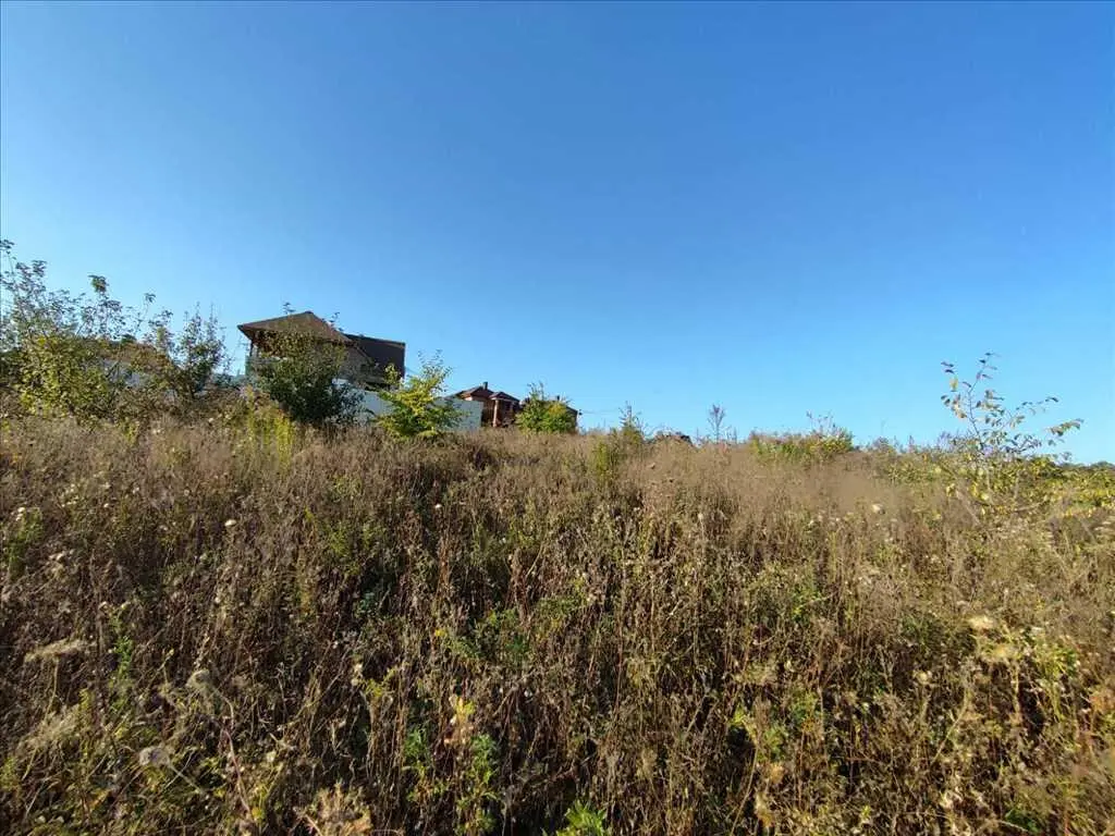 Ділянка в елітному мікрорайоні!