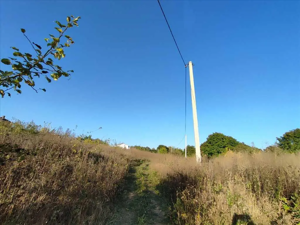 Ділянка в елітному мікрорайоні!