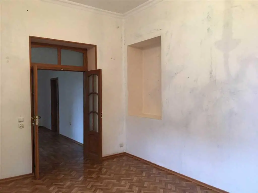 Простора квартира в центрі міста!