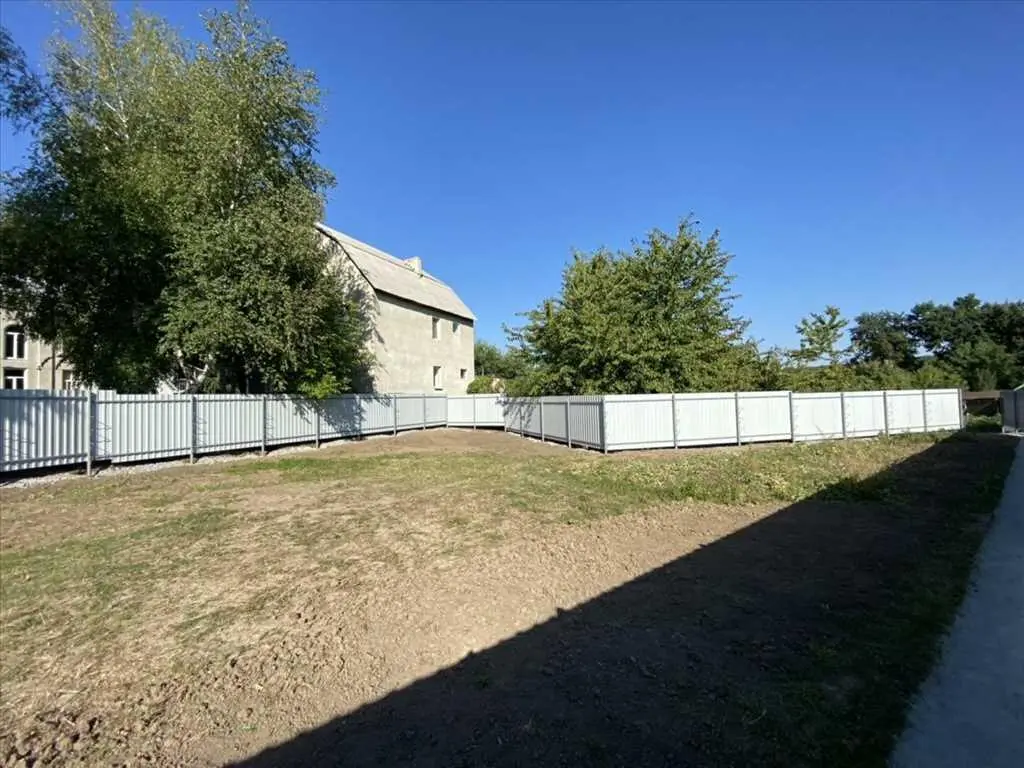 Половки. Ділянка по червоній лінії. 