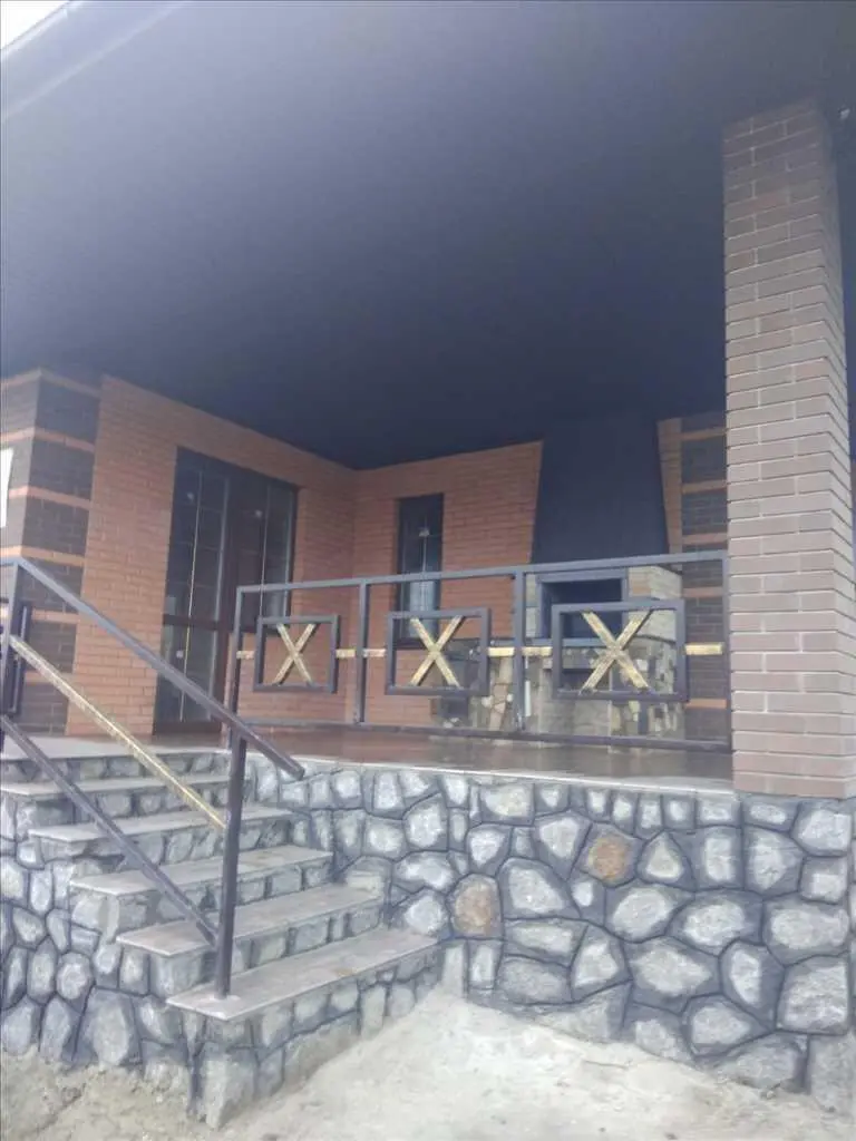 Сучасний будинок в елітному районі міста!