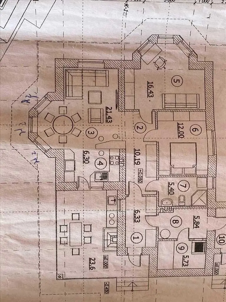 Сучасний будинок в елітному районі міста!