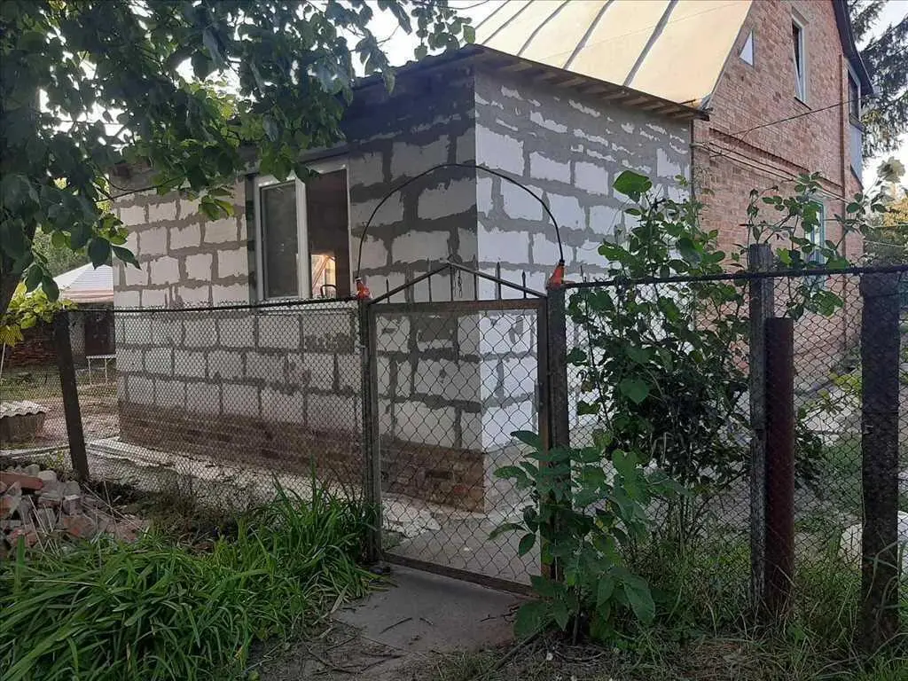 Два будинки за ціною одного.