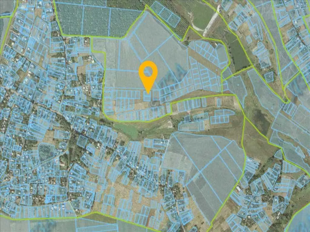 Велика ділянка поблизу водойми!