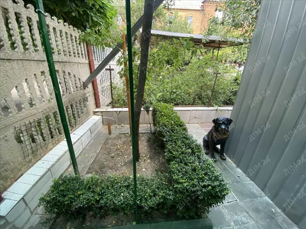 Частина будинку в центрі міста!