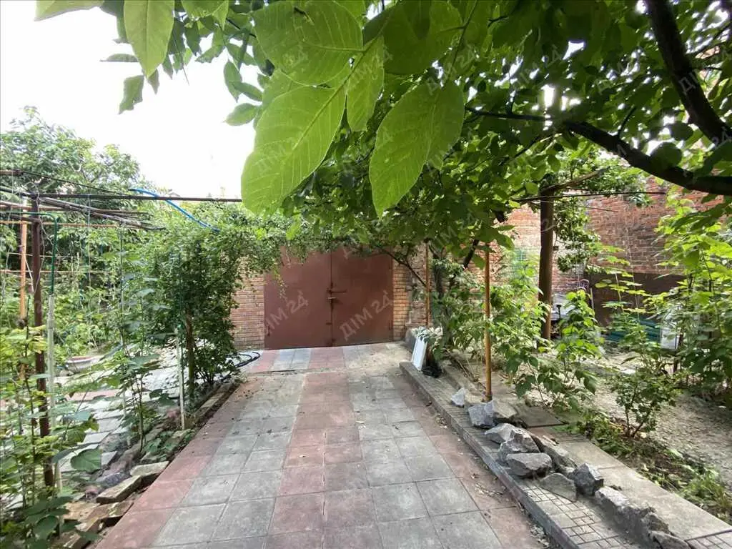 Частина будинку в центрі міста!