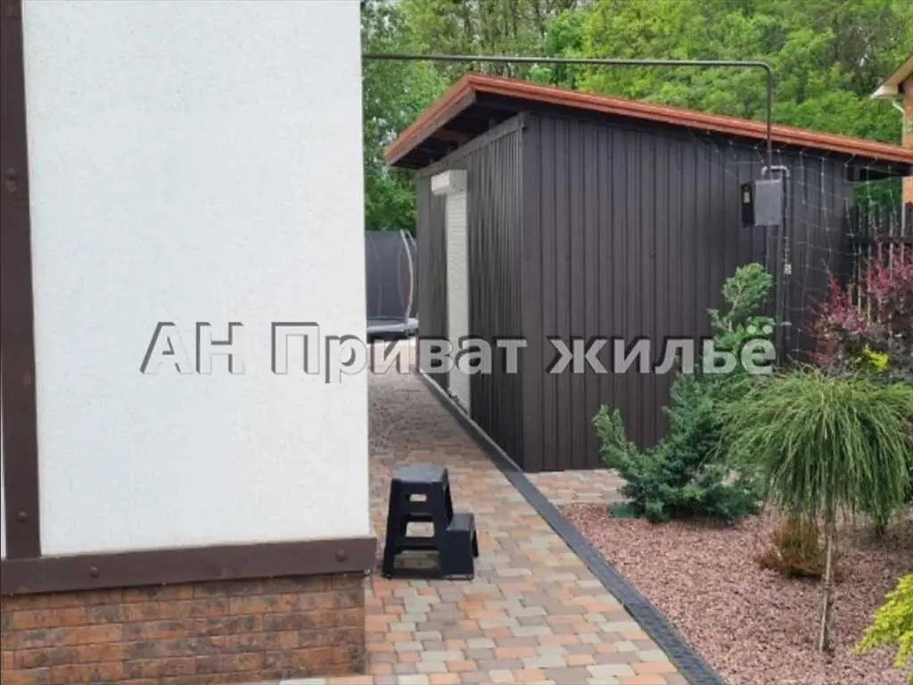 Сучасний будинок в екологічному районі