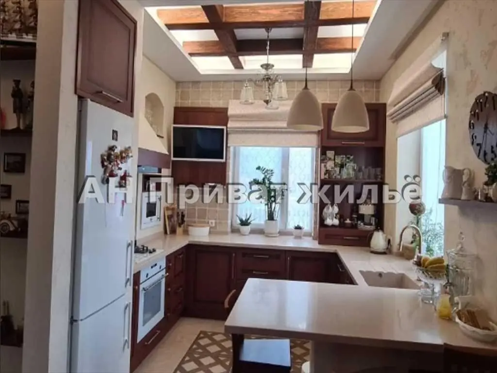 Сучасний будинок в екологічному районі