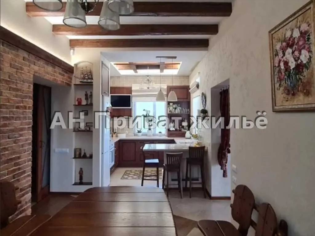 Сучасний будинок в екологічному районі