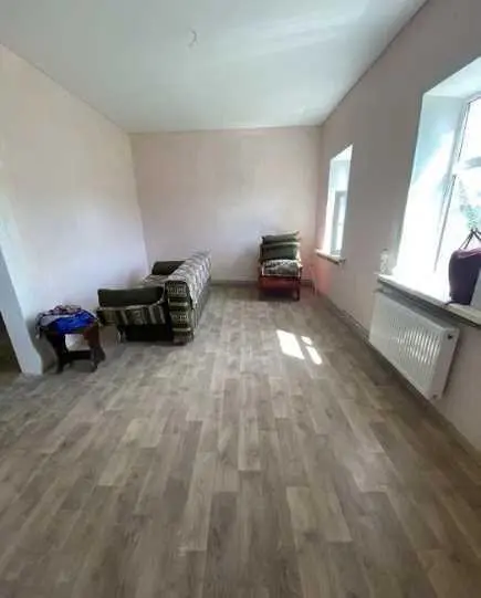 Пропонуємо 1/2 будинку в Копилах.
