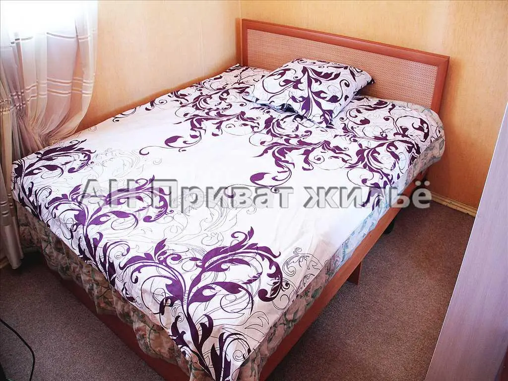 3-х поверховий будинок на 12 кімнат