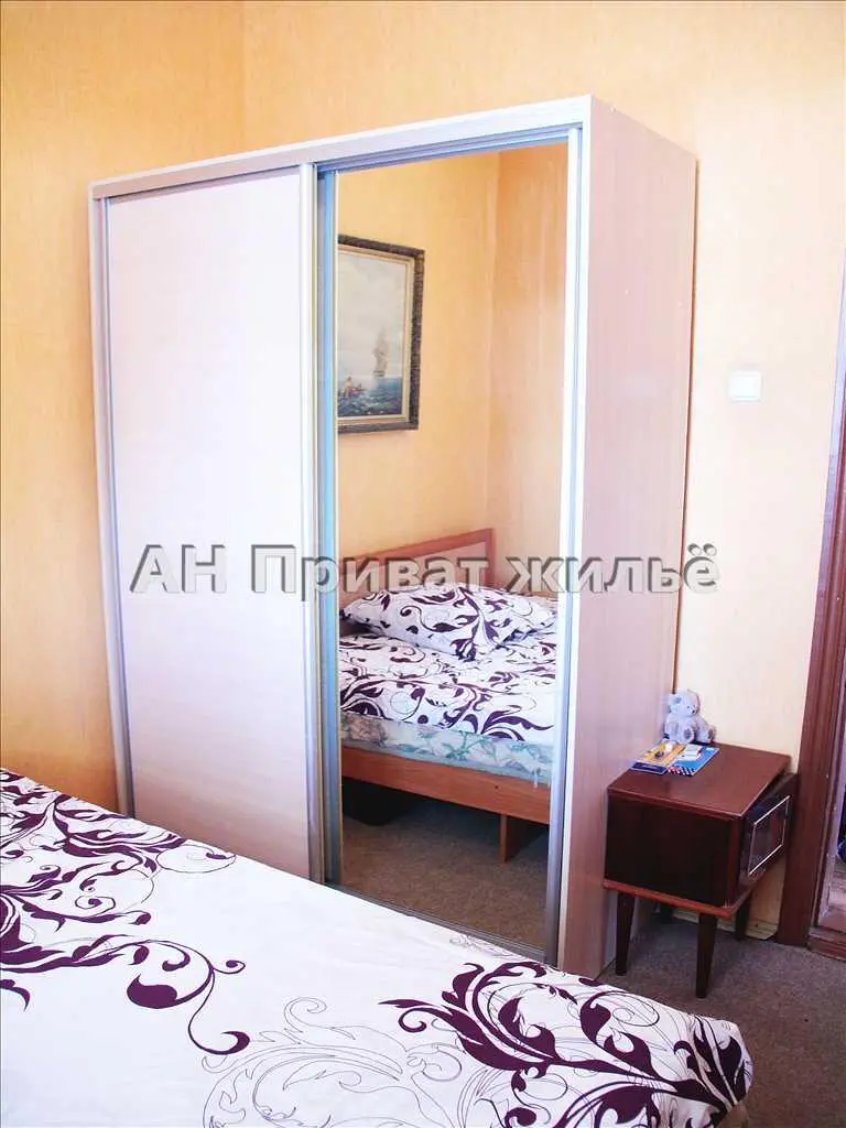 3-х поверховий будинок на 12 кімнат