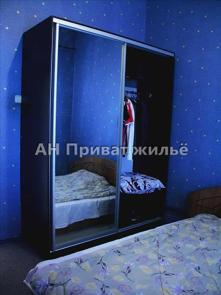 3-х поверховий будинок на 12 кімнат