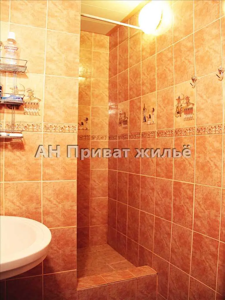 3-х поверховий будинок на 12 кімнат