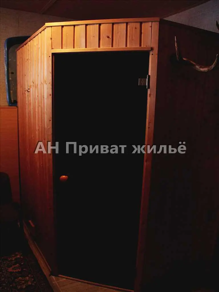 3-х поверховий будинок на 12 кімнат