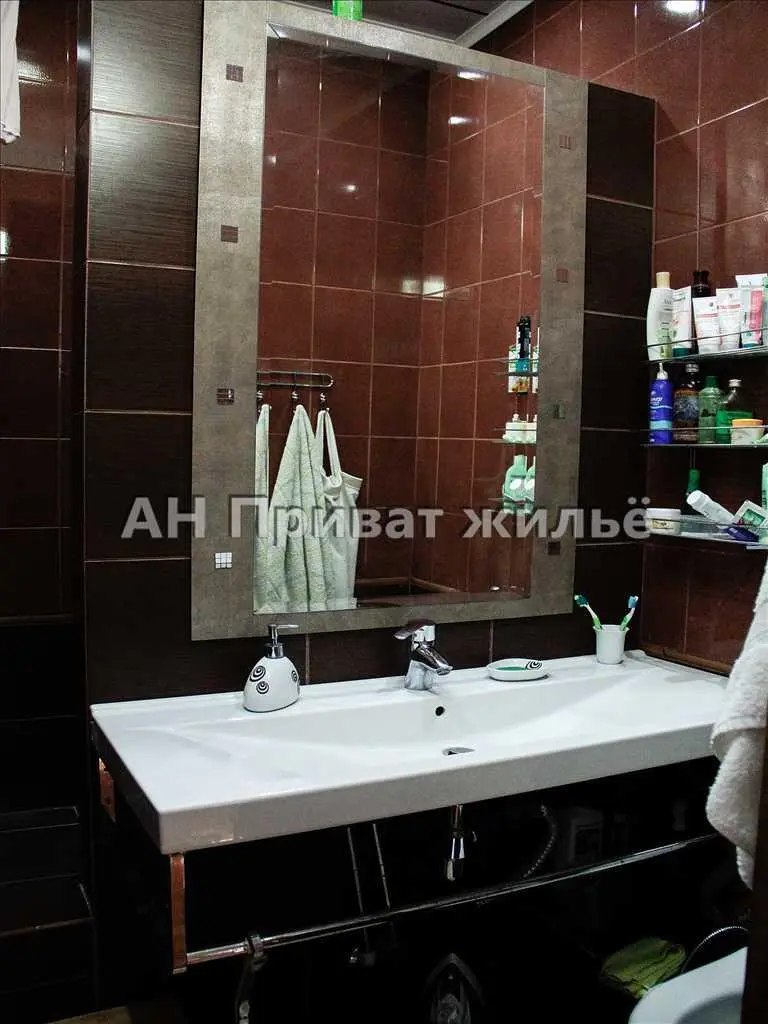 3-х поверховий будинок на 12 кімнат