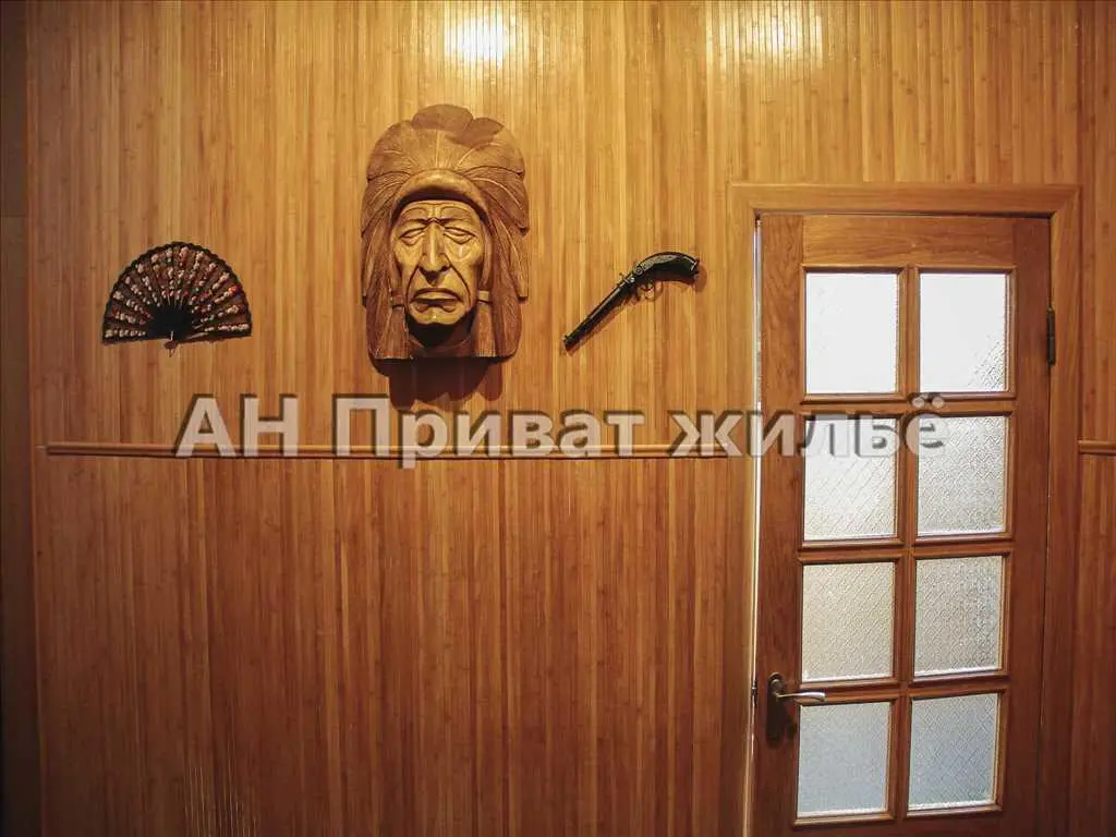 3-х поверховий будинок на 12 кімнат