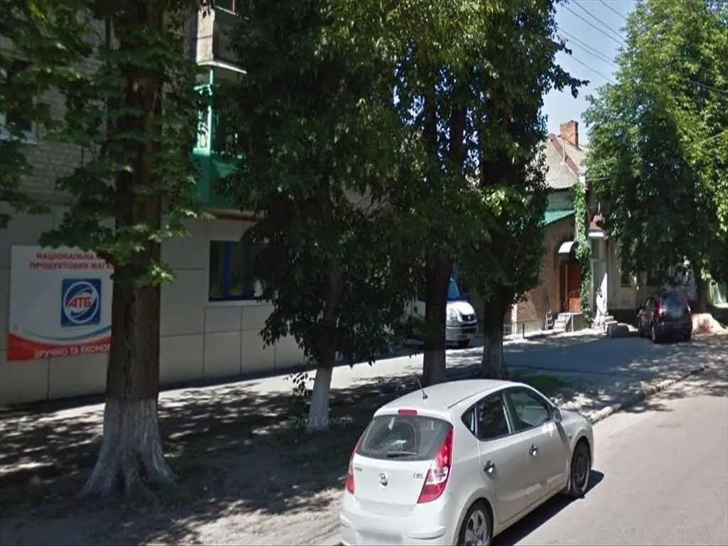 Центр! Червона лінія. Ідеально як для проживання, так і ведення бізнесу. 