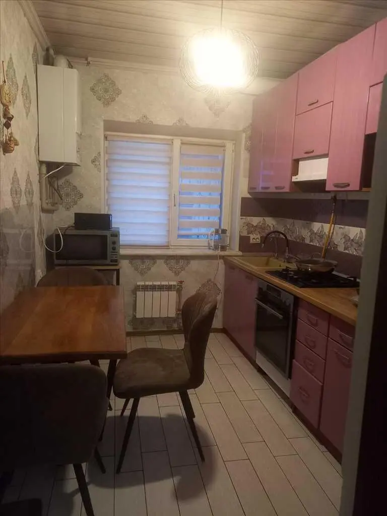 Центр! Червона лінія. Ідеально як для проживання, так і ведення бізнесу. 