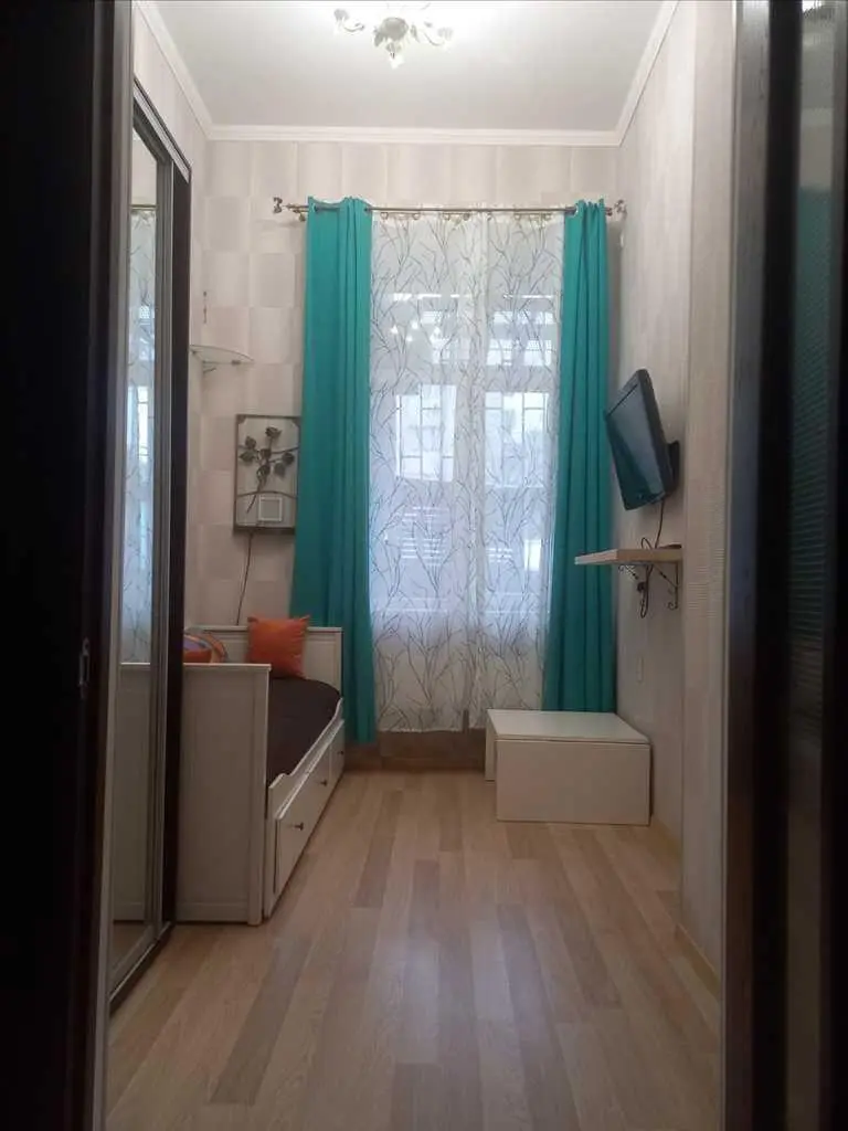 Центр! Червона лінія. Ідеально як для проживання, так і ведення бізнесу. 