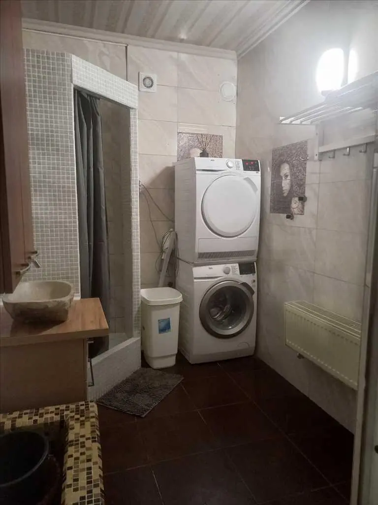 Центр! Червона лінія. Ідеально як для проживання, так і ведення бізнесу. 