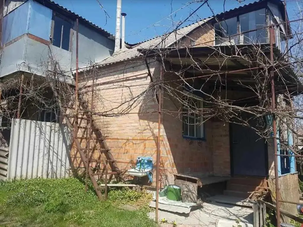 Приватний будинок в Нових Санжарах поряд з сосновим лісом та річкою
