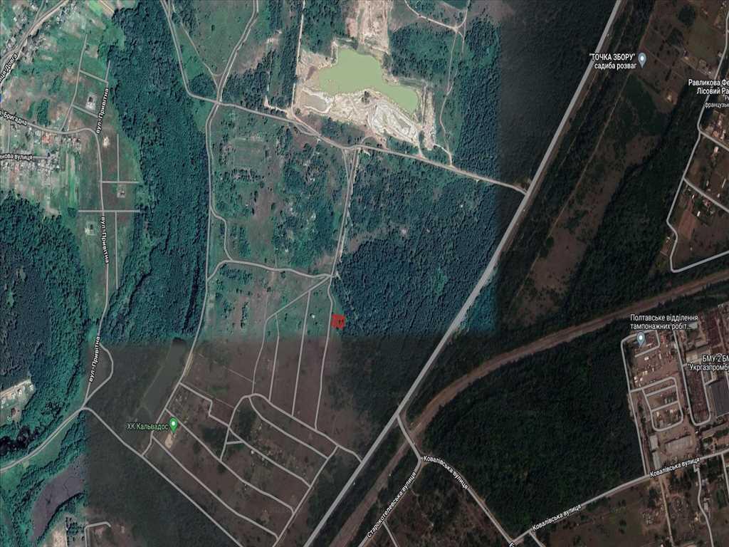 Ділянки поміж соснових насаджень, межа міста!