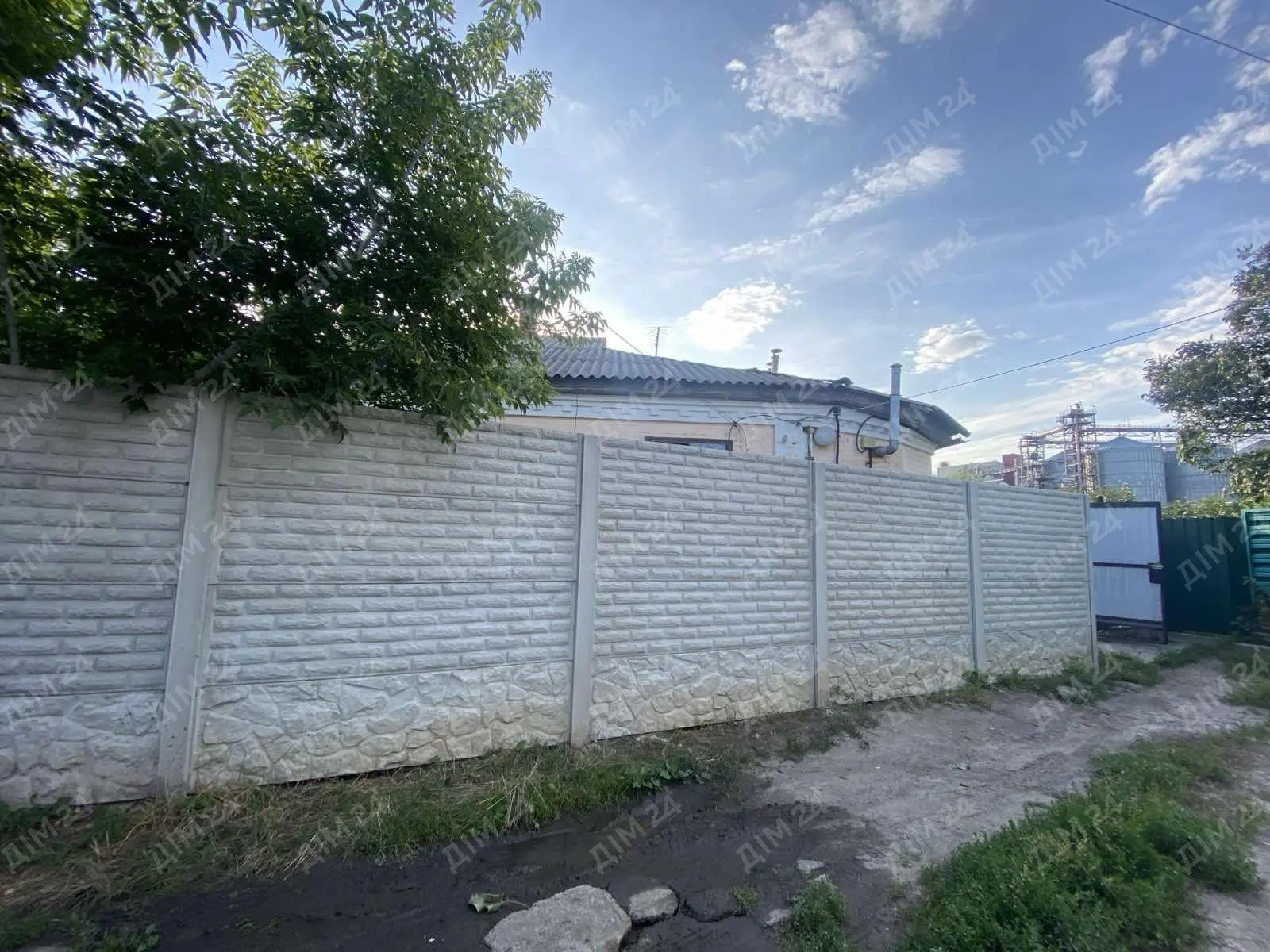 Нерухомість в районі школи 25