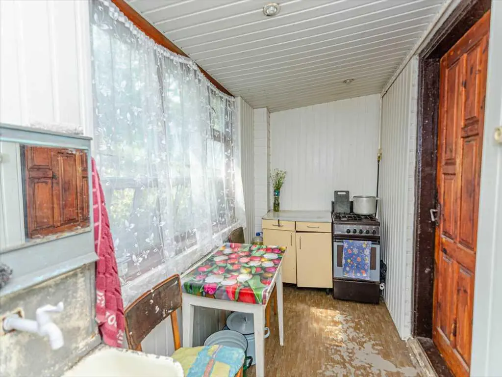 Житловий будинок в затишному пригороді,  за кілька хвилин від міста!