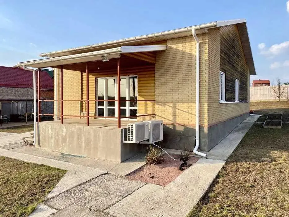 Новий будинок в престижному мікрорайоні.