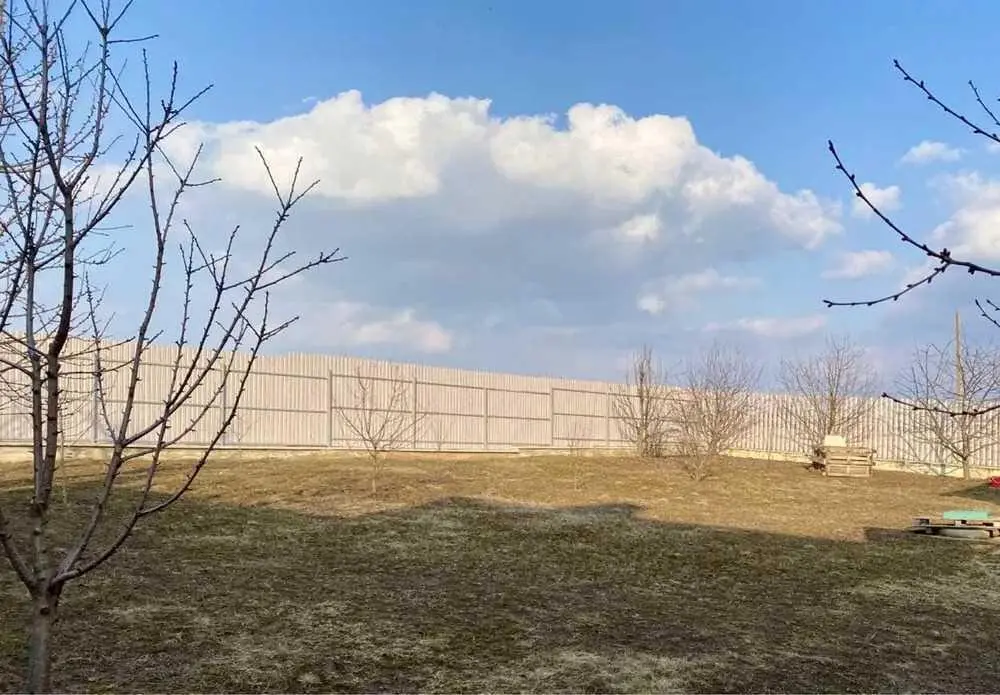 Новий будинок в престижному мікрорайоні.