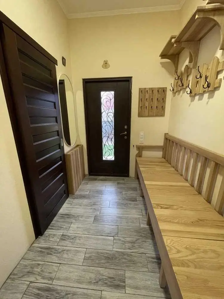 Новий будинок в престижному мікрорайоні.