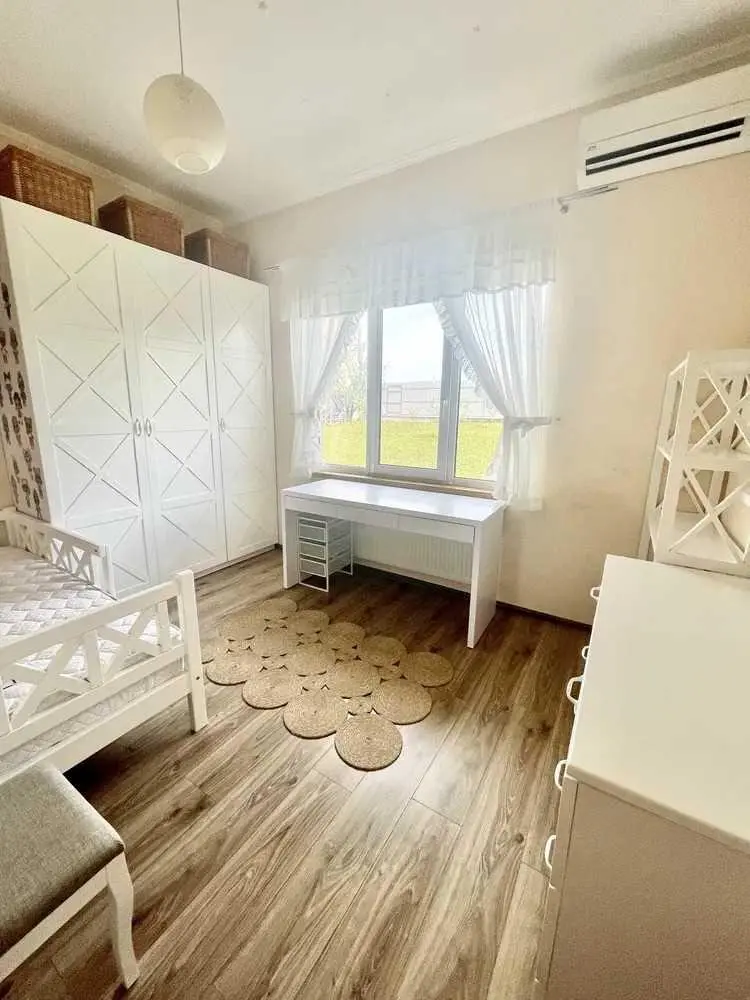 Новий будинок в престижному мікрорайоні.