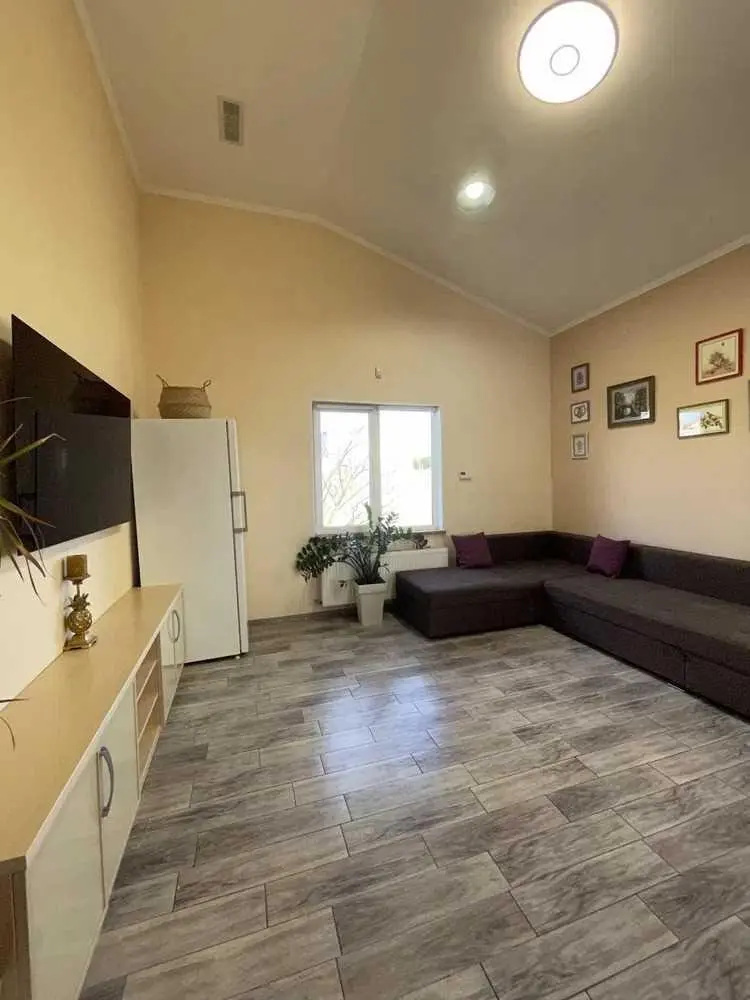 Новий будинок в престижному мікрорайоні.